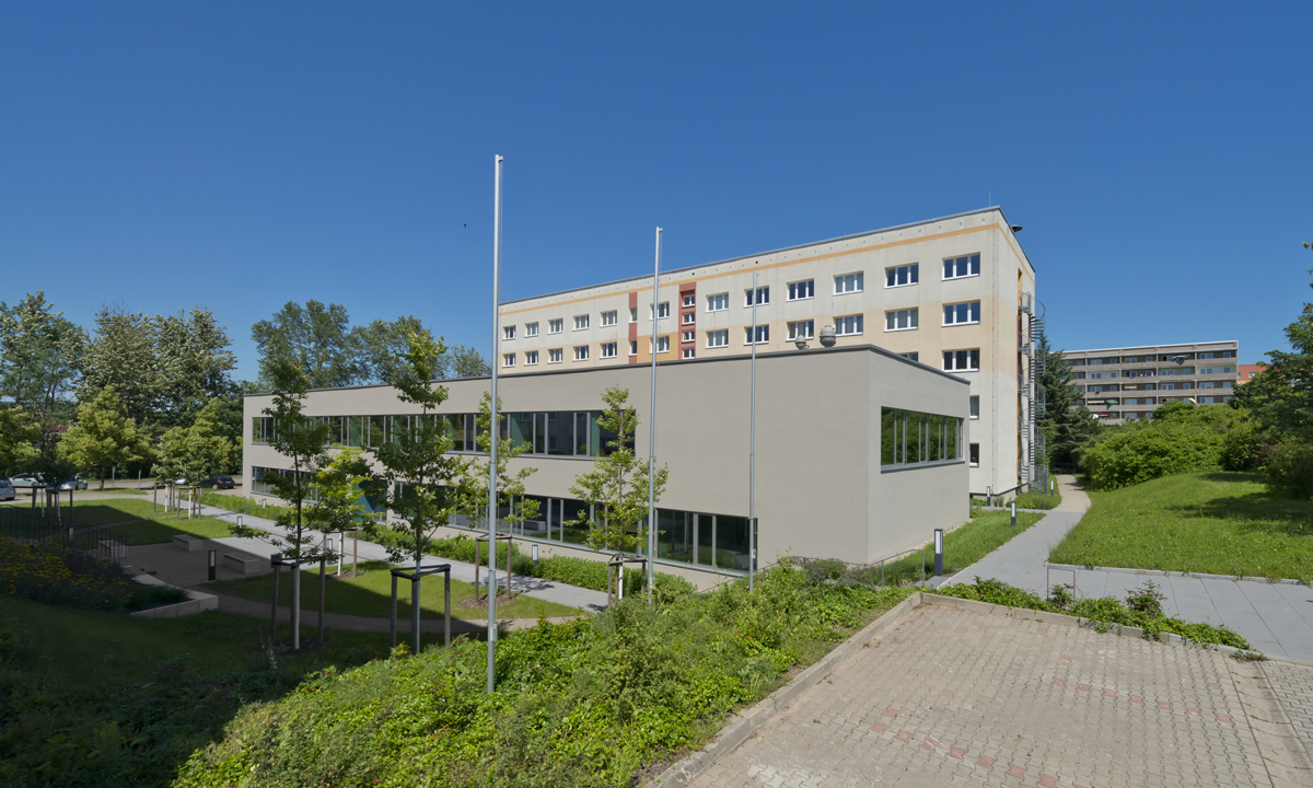 Juni Copyright Michael Miltzow 8967 opt Schatten entblaeut.jpg